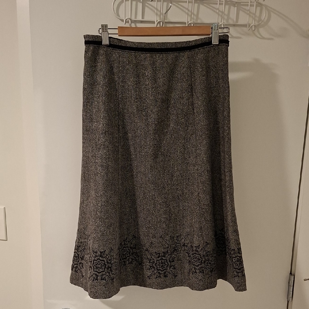 NWT Eddie Bauer Gray & Black Wool A-Line Midi Skirt w/ Embroidered Hem (Size 6)